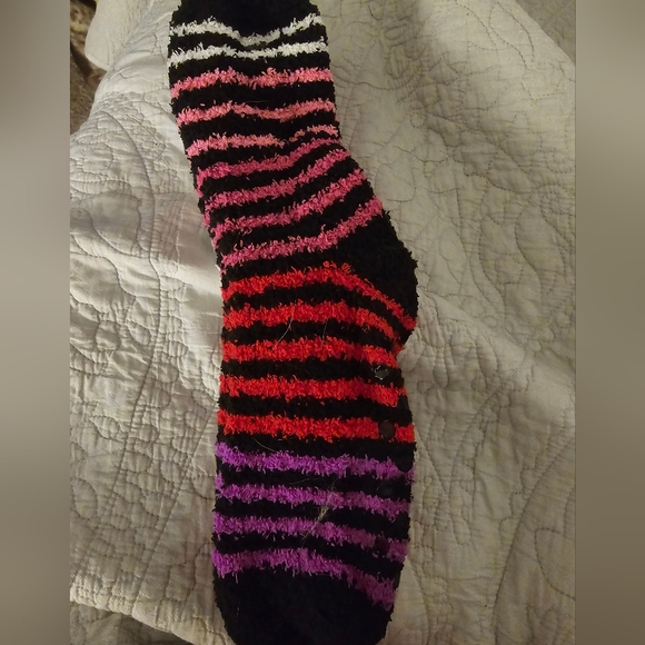 3 pack Christopher & Banks fuzzy Valentines socks - Picture 5 of 7